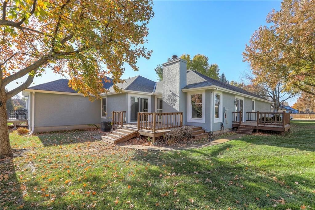 352 SW Raintree Drive — photo 34