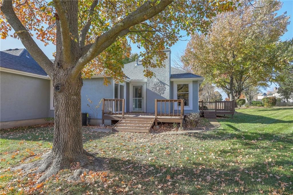 352 SW Raintree Drive — photo 35