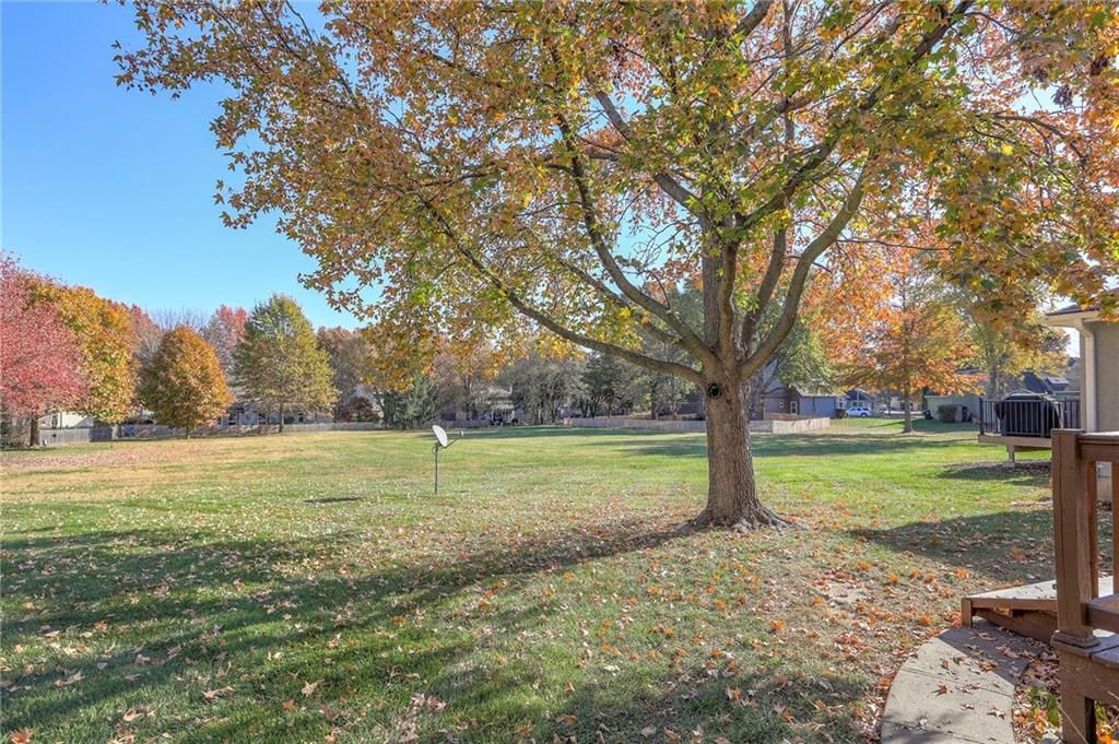 352 SW Raintree Drive — photo 36