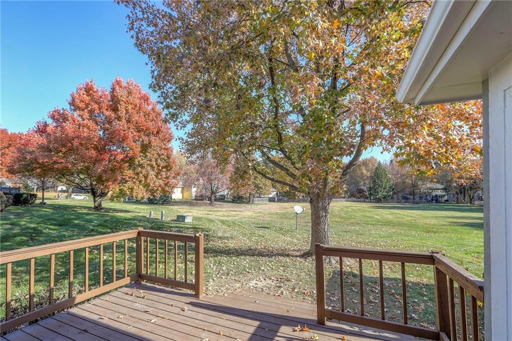 352 SW Raintree Drive — photo 37