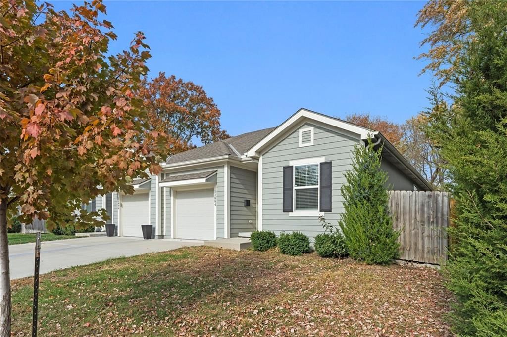 12894 W 93rd Street — photo 2