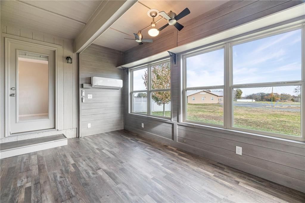 103 N Sivley Street — photo 18