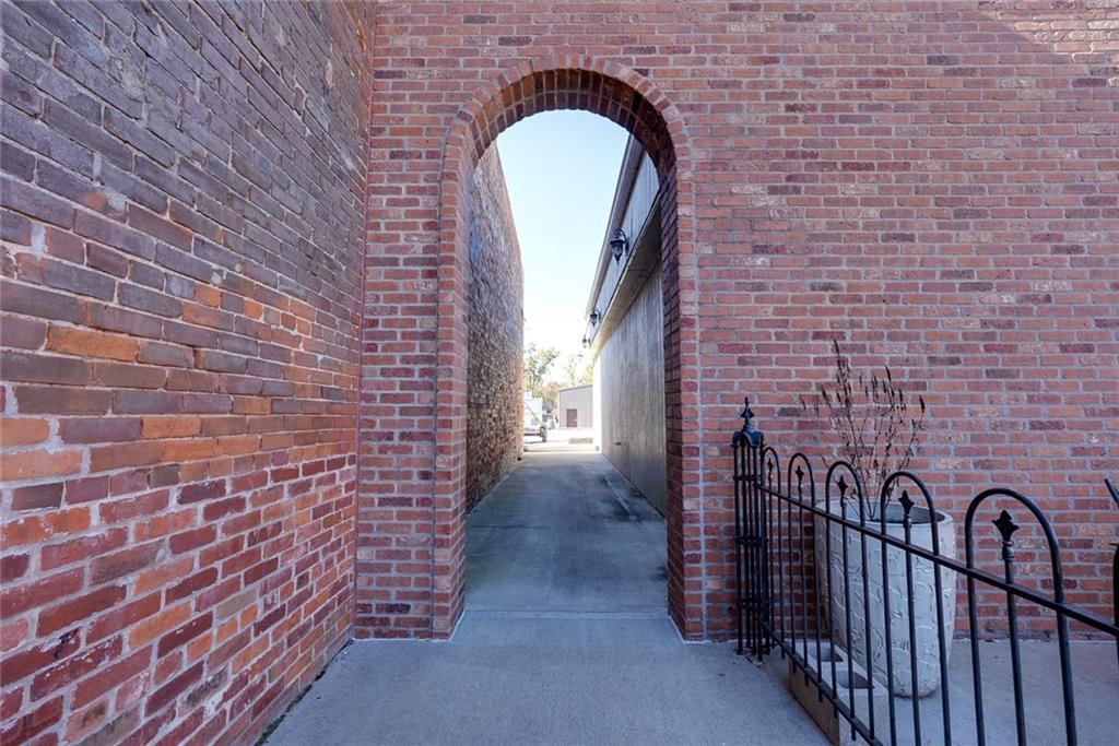 312 S Hudson Street — photo 37