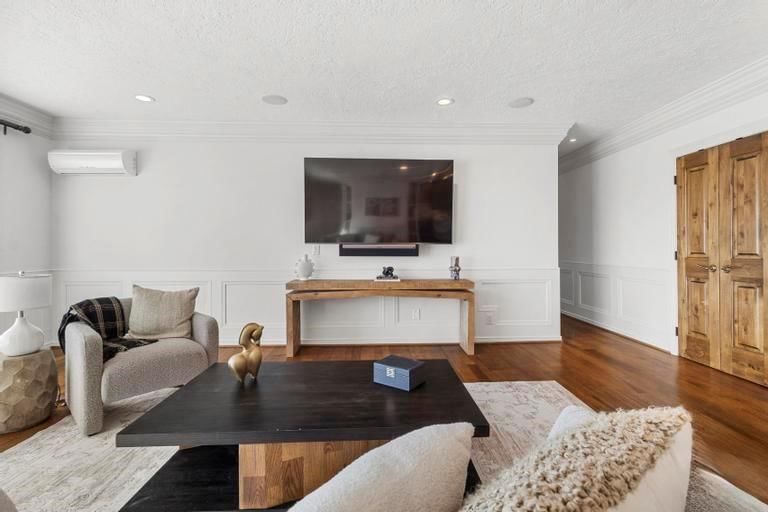 121 W 48th Street — photo 4