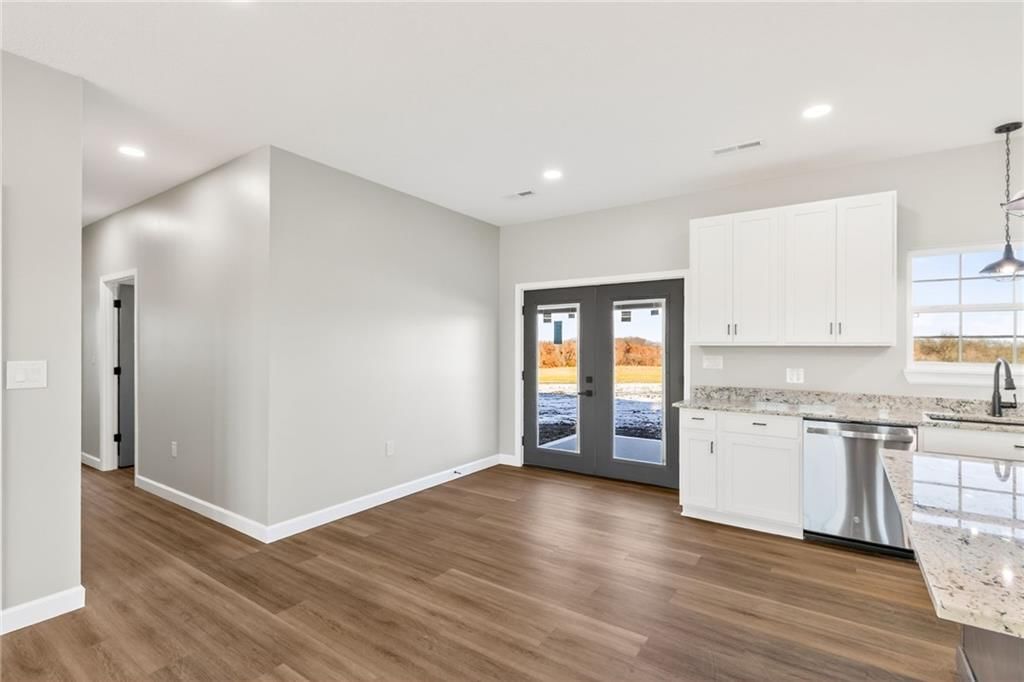 201 NE Shinn Lane — photo 13