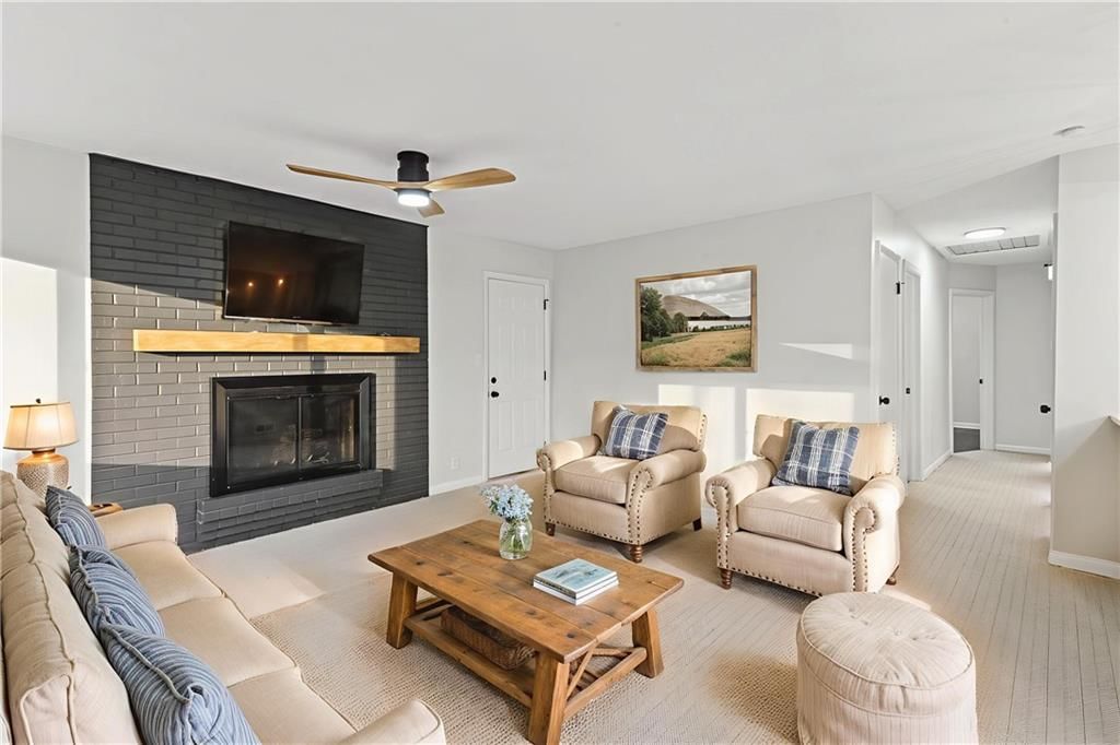 5309 N Mersington Avenue — photo 3