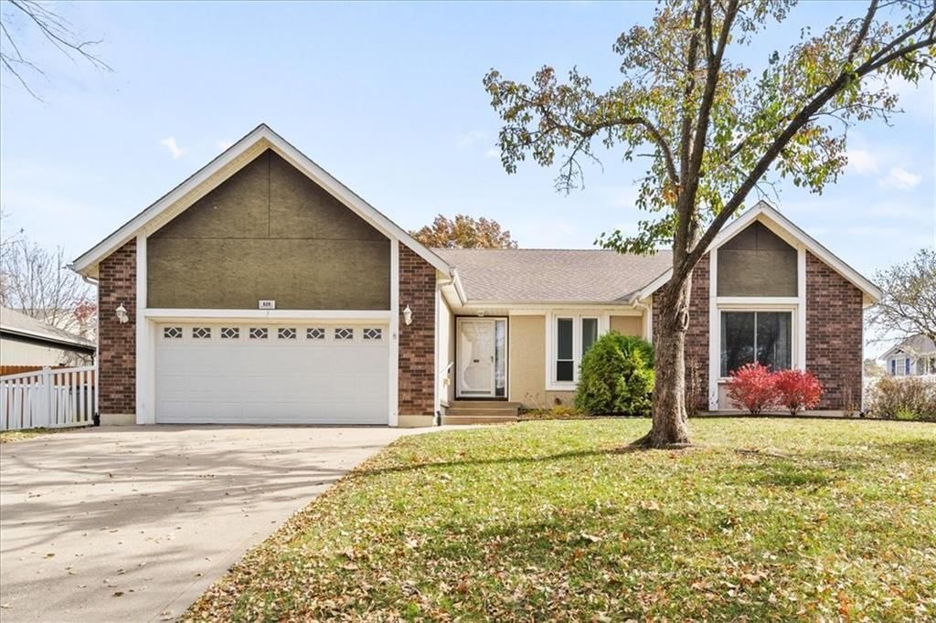 929 ELK Lane, Bonner Springs, KS
