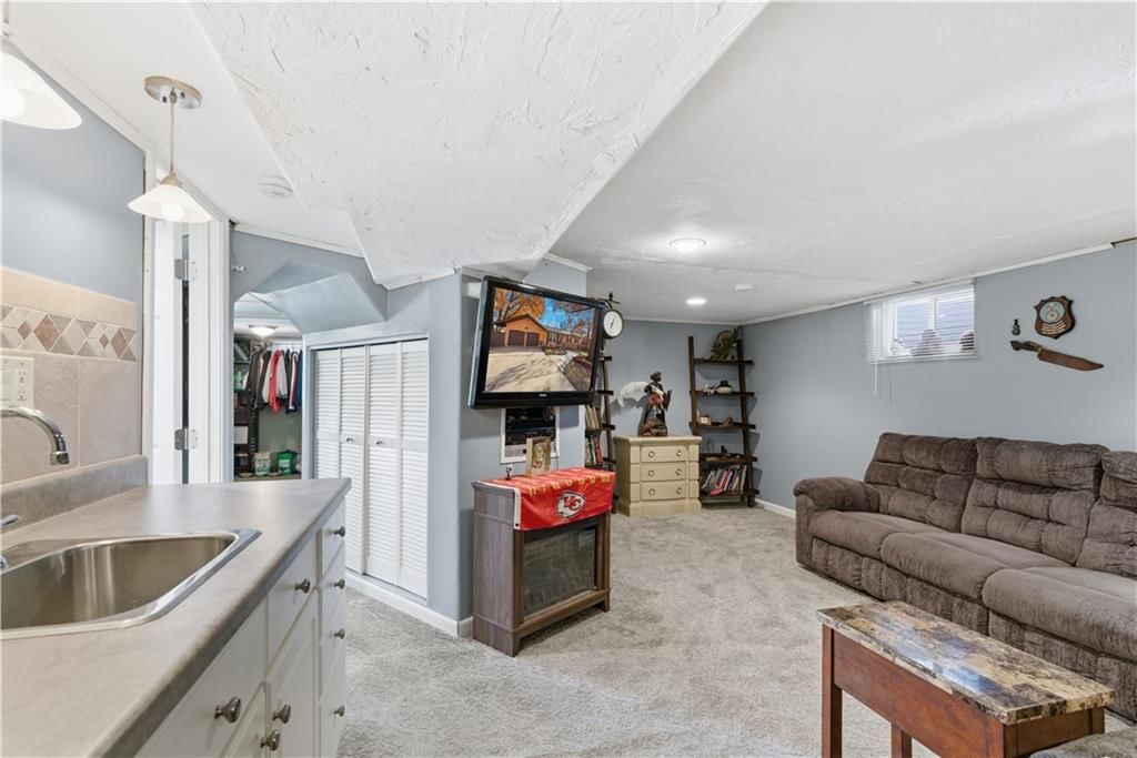 9207 W 97th Street — photo 25