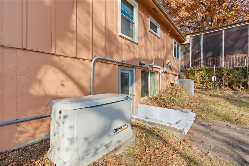 9207 W 97th Street — photo 30