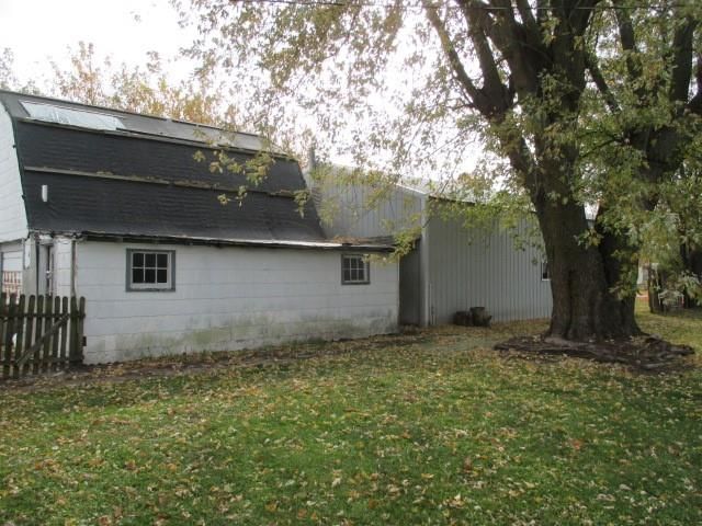 230 E Moniteau Street — photo 2