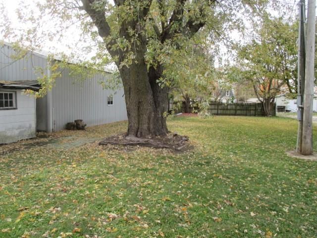 230 E Moniteau Street — photo 3