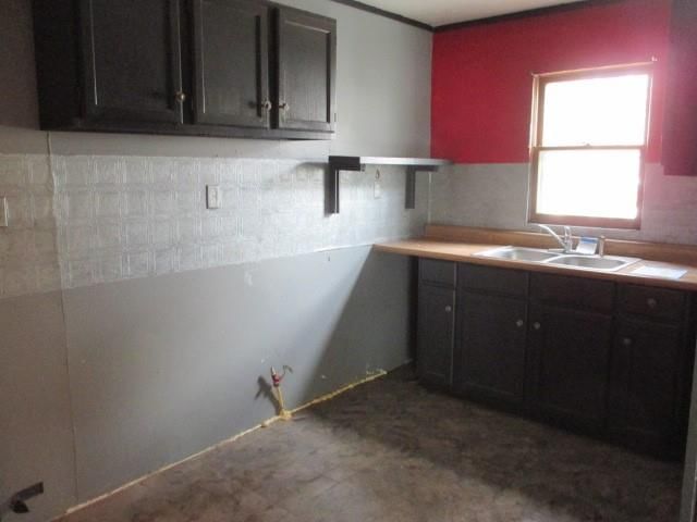 230 E Moniteau Street — photo 8
