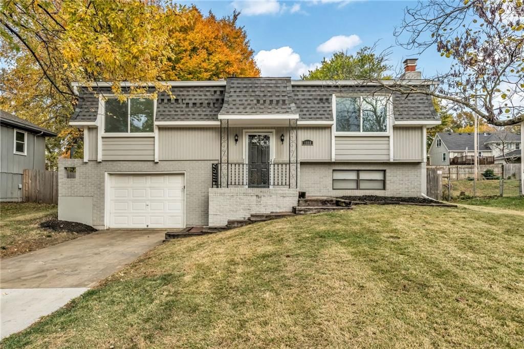 1008 N Parkway Drive, Olathe, KS