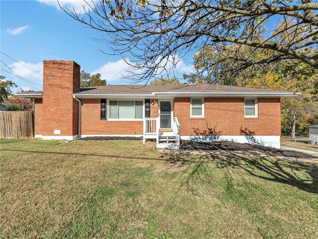 700 E GUDGELL Street — photo 1