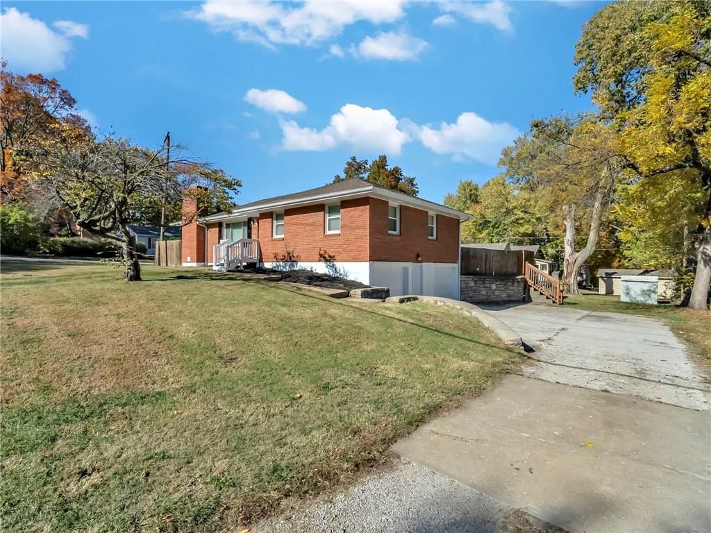 700 E GUDGELL Street — photo 2