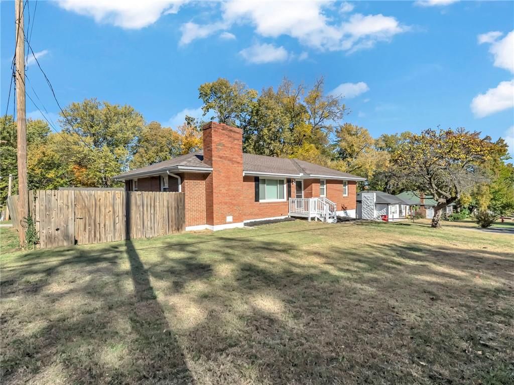 700 E GUDGELL Street — photo 3