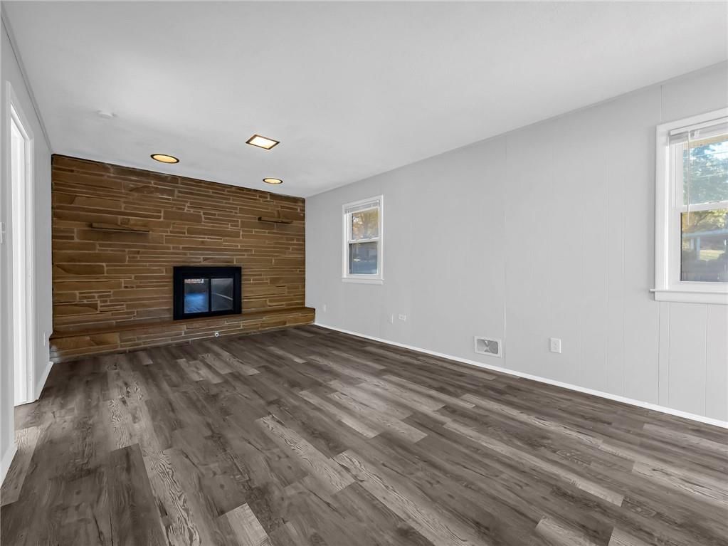 700 E GUDGELL Street — photo 4