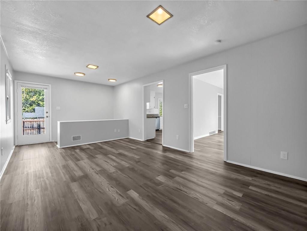 700 E GUDGELL Street — photo 6