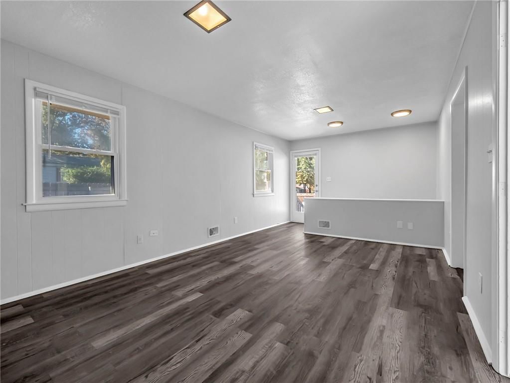 700 E GUDGELL Street — photo 7