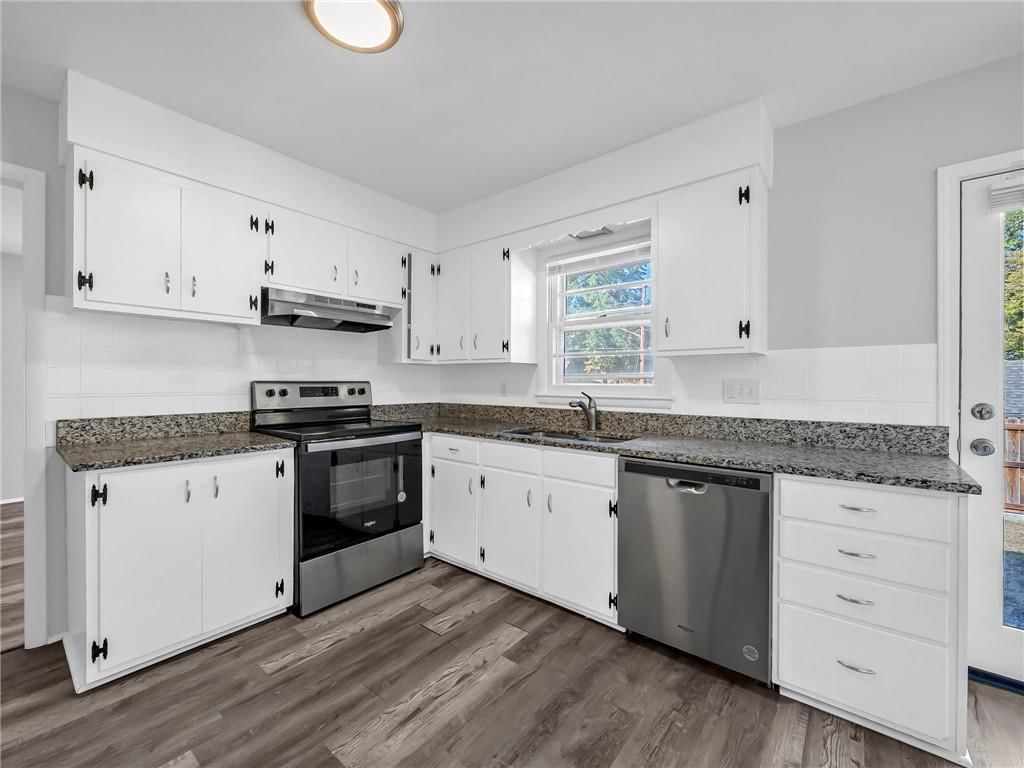 700 E GUDGELL Street — photo 9