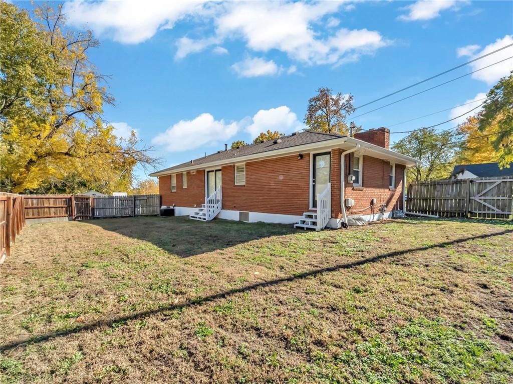 700 E GUDGELL Street — photo 25