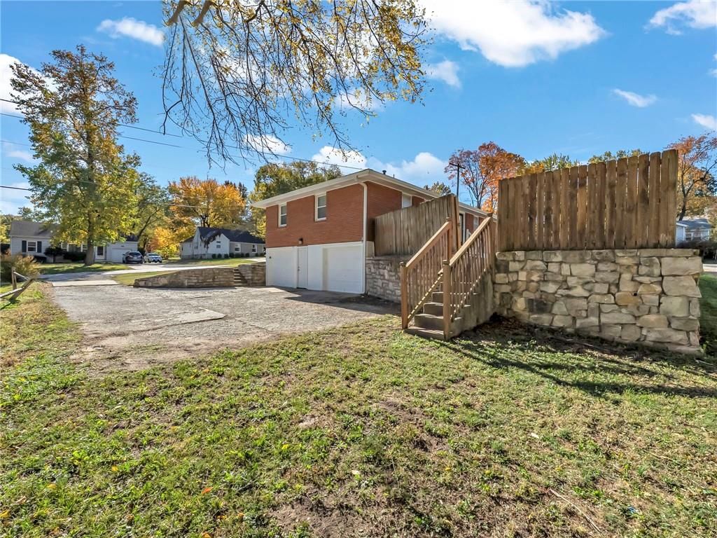700 E GUDGELL Street — photo 26