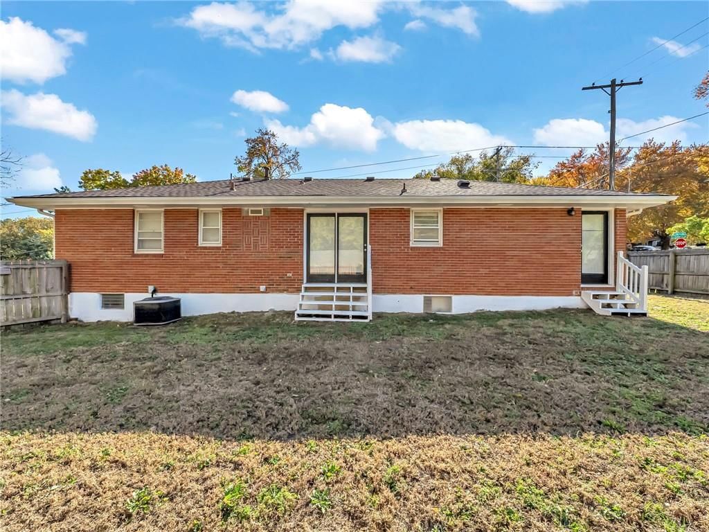 700 E GUDGELL Street — photo 27