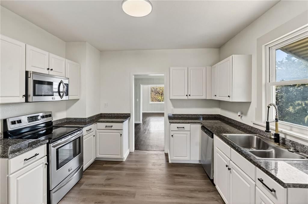 1034 W Truman Road — photo 3