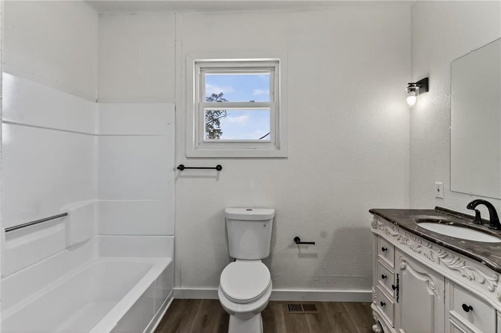 1034 W Truman Road — photo 4