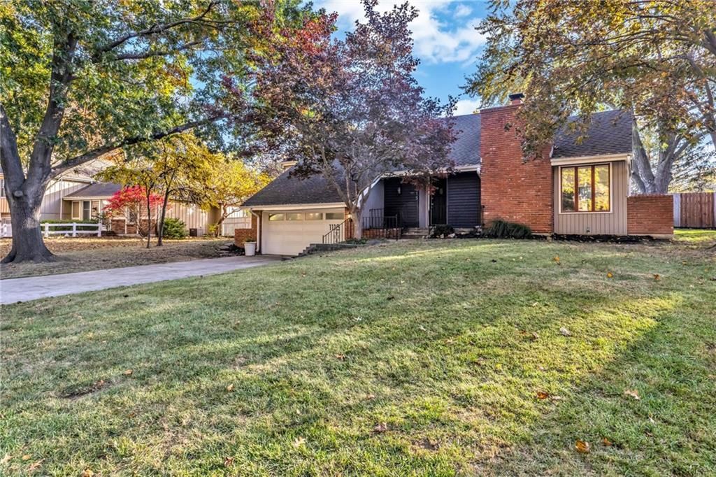 1115 NE Oak Tree Drive — photo 2