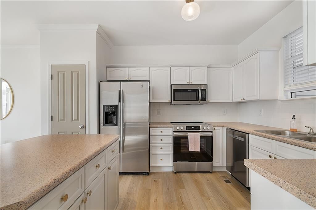 7615 W 158th Terrace — photo 5