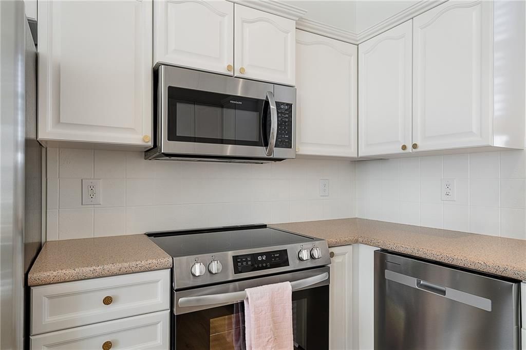 7615 W 158th Terrace — photo 9