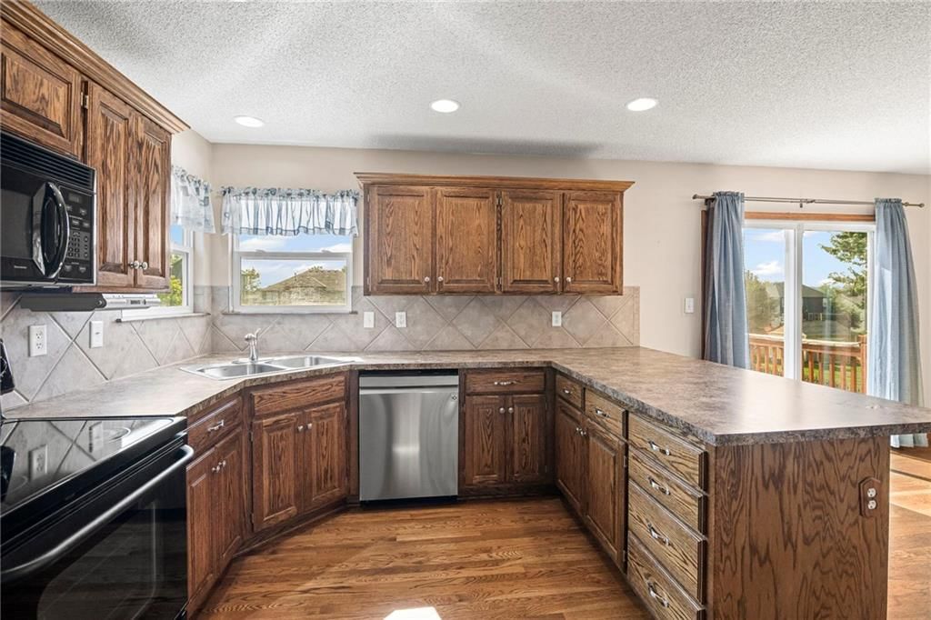 1310 NW Sycamore Drive — photo 9