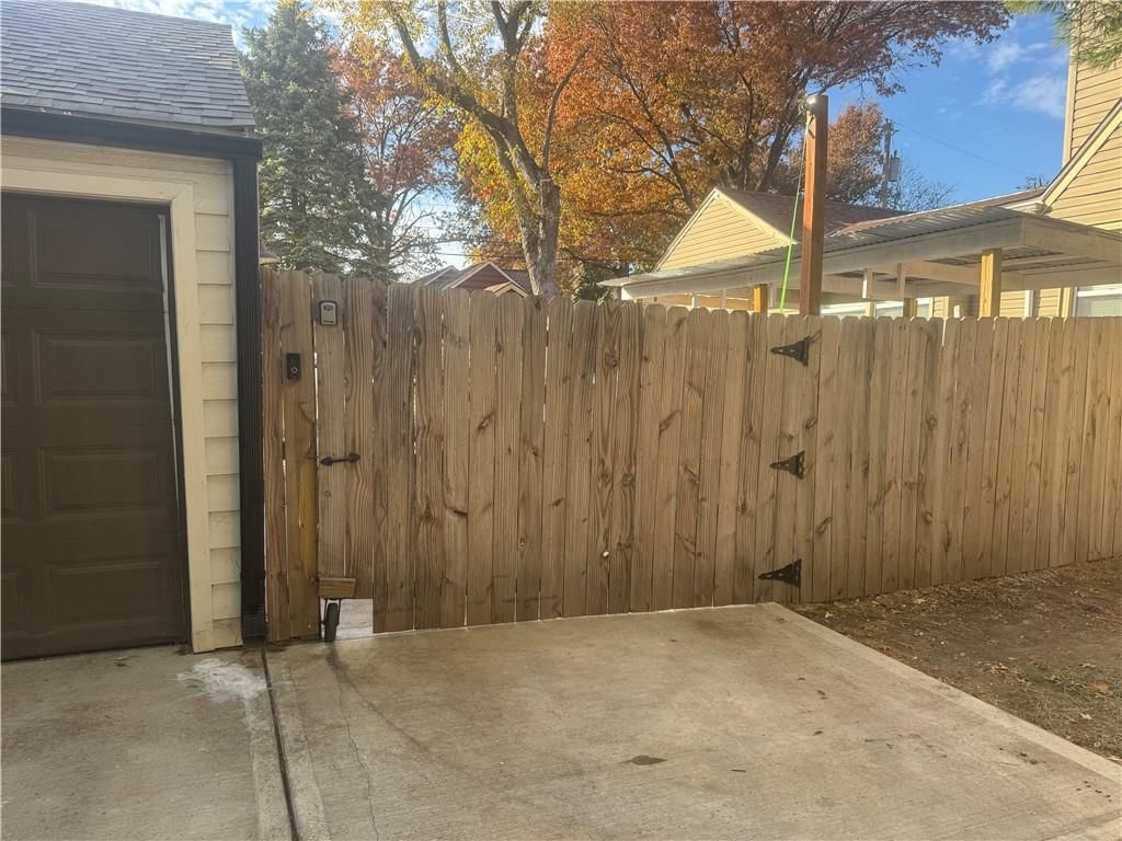 5604 Lamar Avenue — photo 31