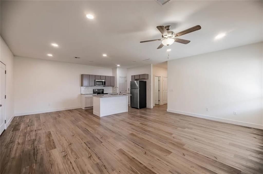 5746 E Bristol Street — photo 2