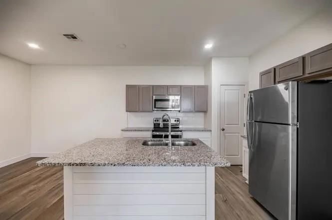 5746 E Bristol Street — photo 3