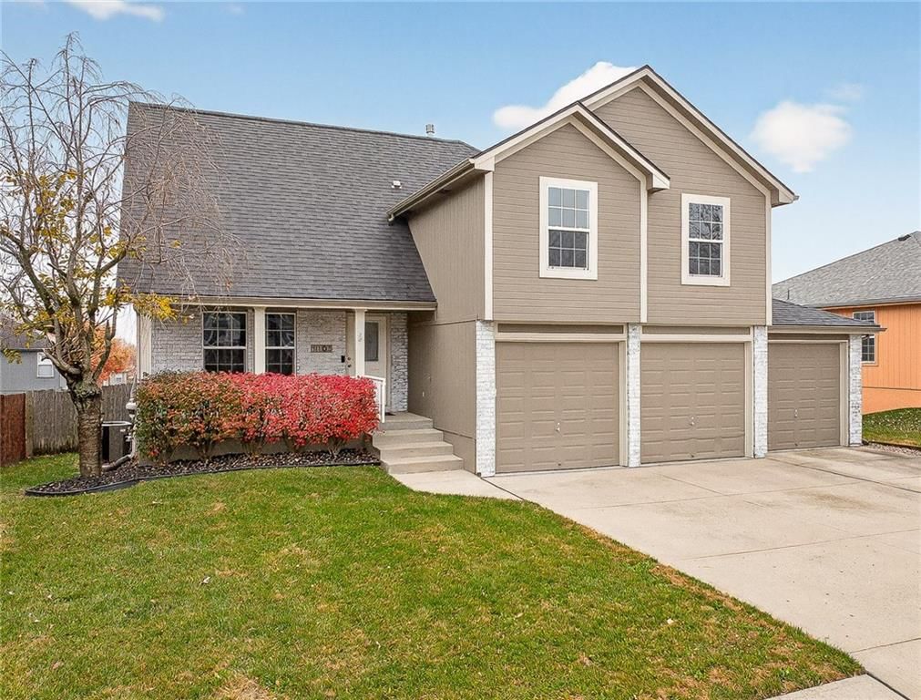 1103 NW Hickory Court — photo 2