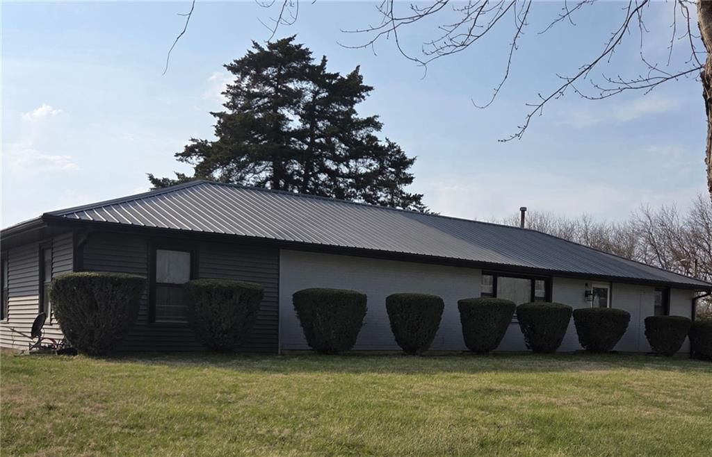 8019 NW Sale Barn Road, Cameron, MO