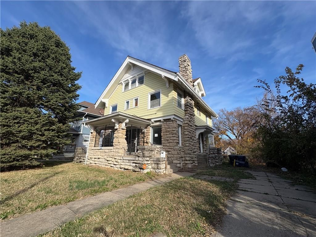 3235 Garfield Avenue — photo 2