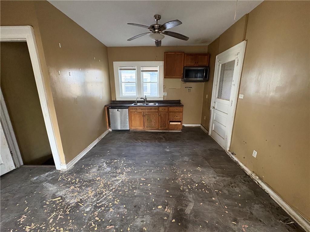 3235 Garfield Avenue — photo 10
