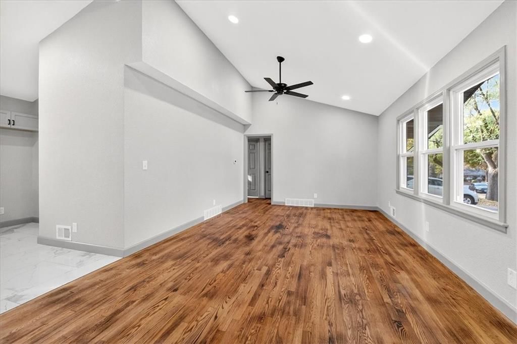 403 NE Howard Avenue — photo 4