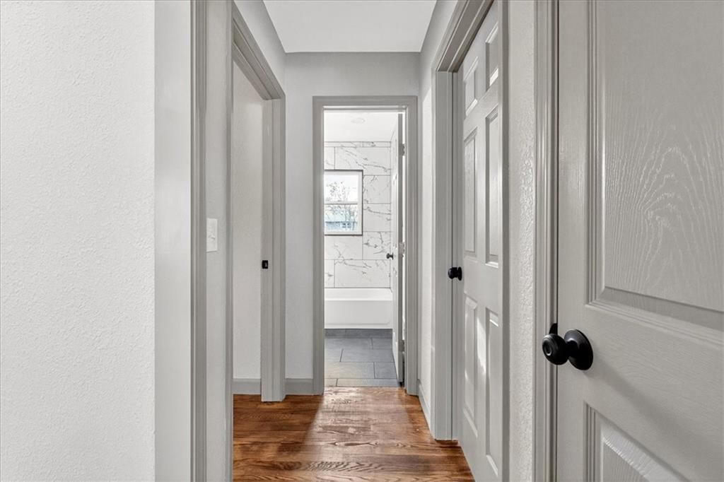 403 NE Howard Avenue — photo 10