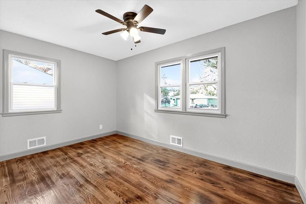 403 NE Howard Avenue — photo 12