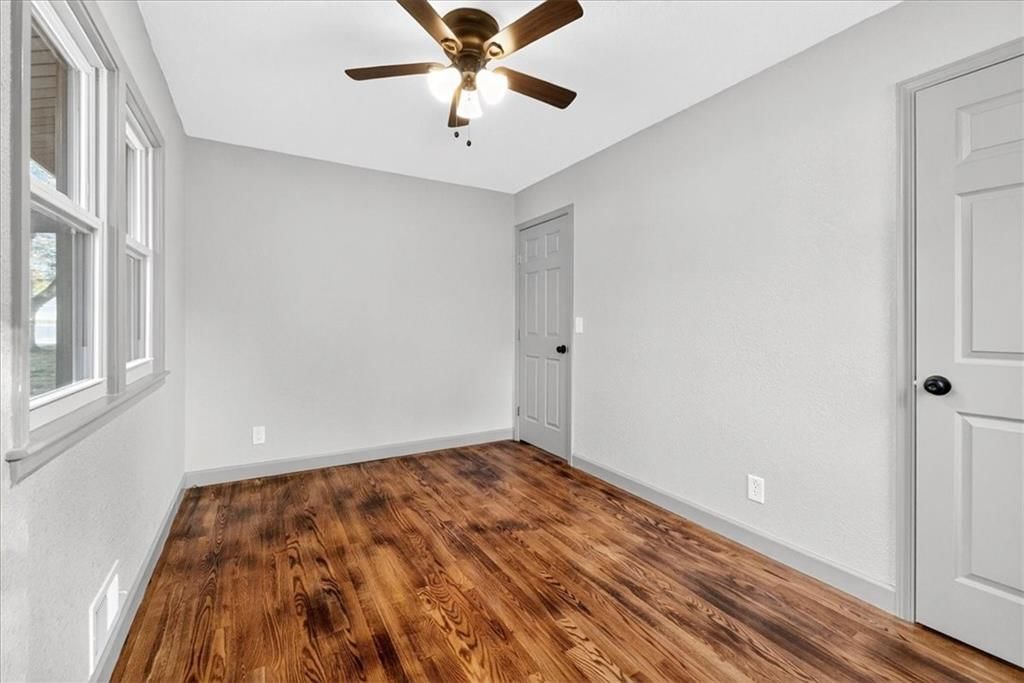 403 NE Howard Avenue — photo 13