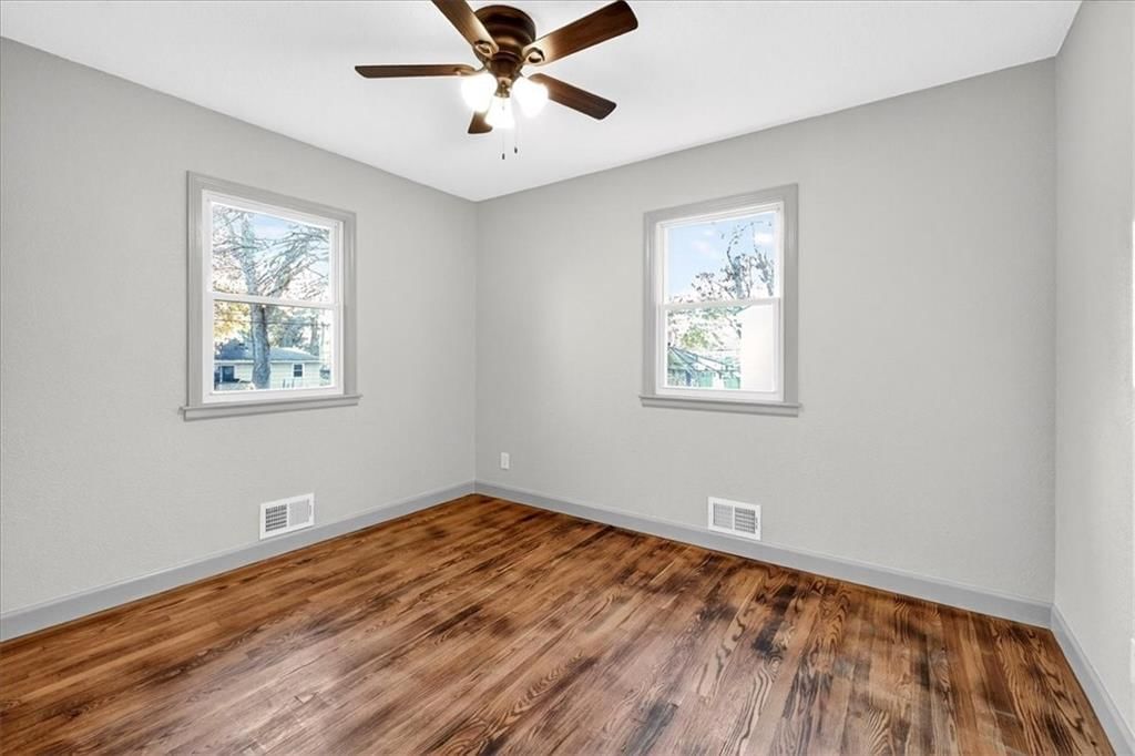 403 NE Howard Avenue — photo 14