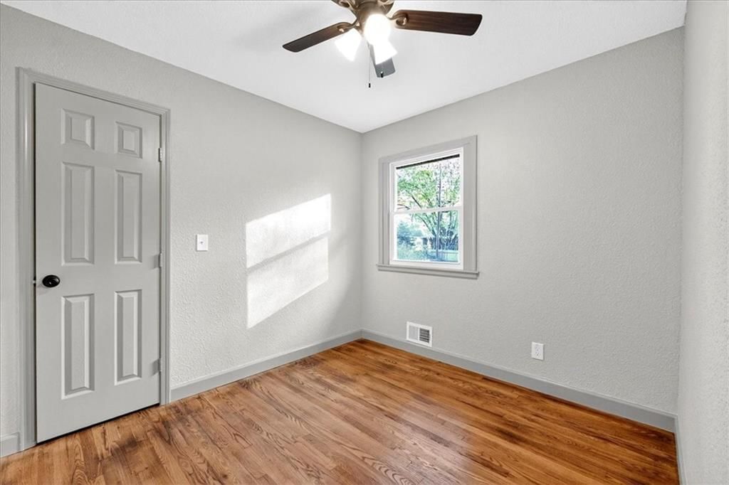 403 NE Howard Avenue — photo 16