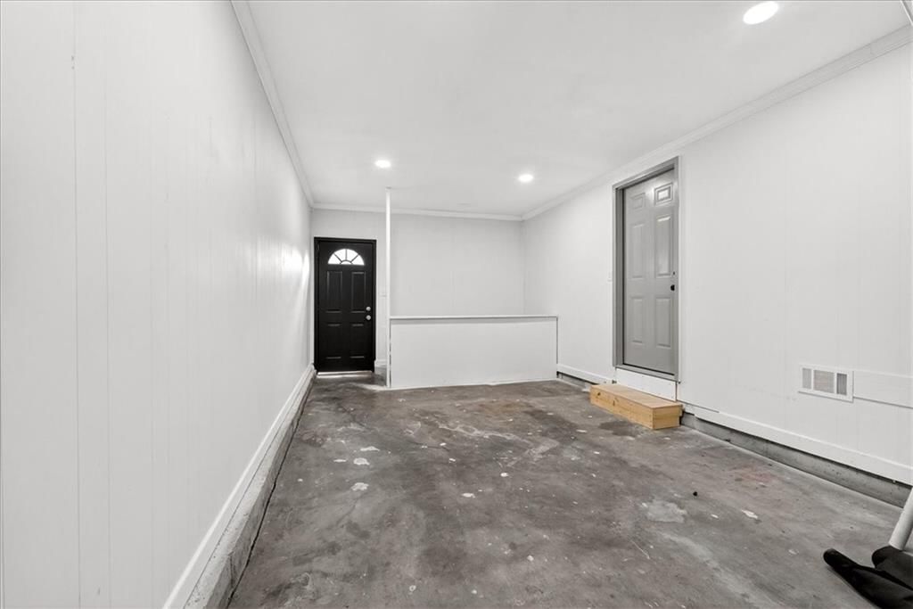 403 NE Howard Avenue — photo 18
