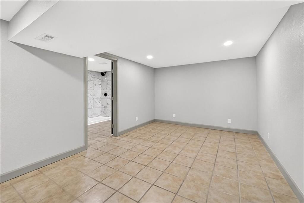 403 NE Howard Avenue — photo 21