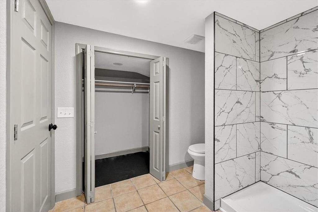 403 NE Howard Avenue — photo 24