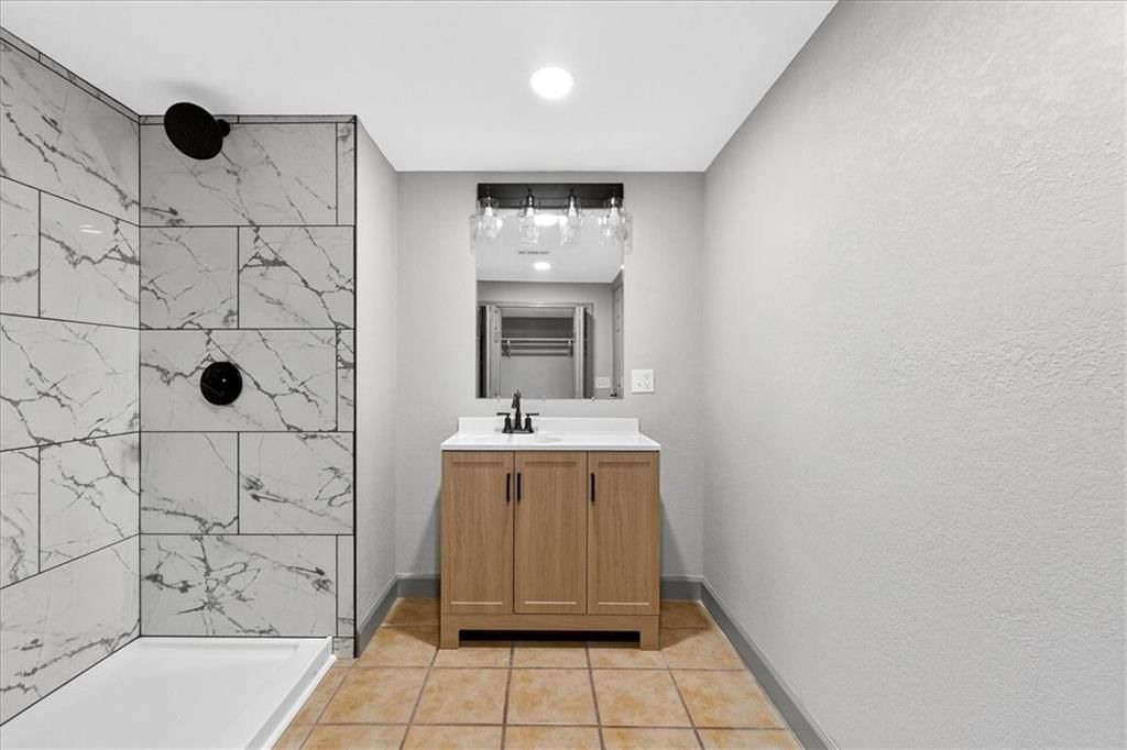 403 NE Howard Avenue — photo 26